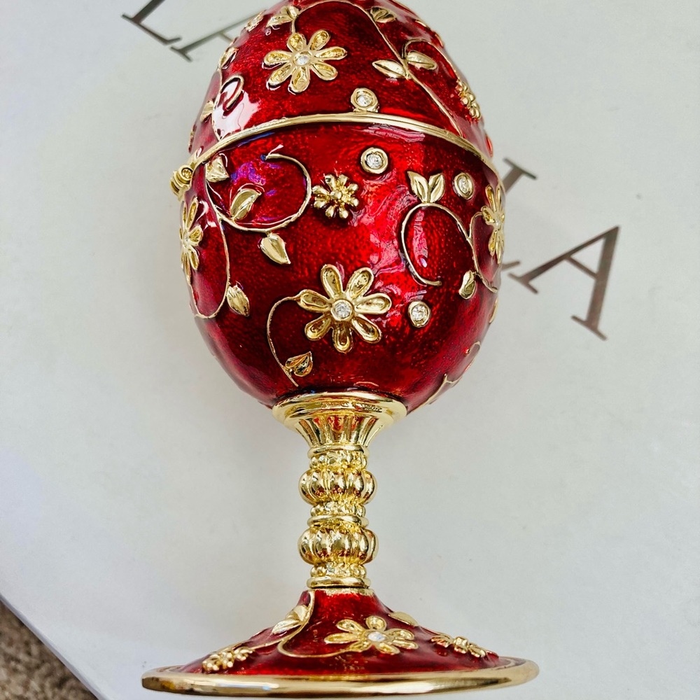 One of a kind Luxurious Jewelry box/ music box. Germany.